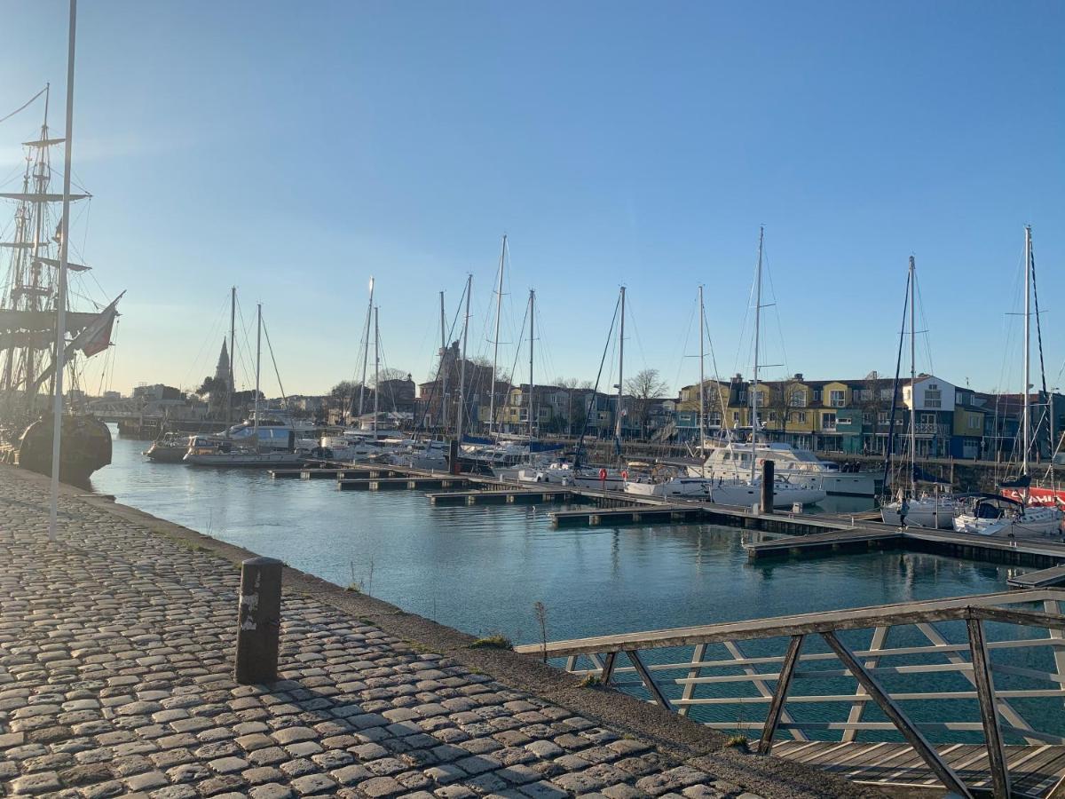 Nuit Sur Un Bateau Hotell La Rochelle  Exteriör bild