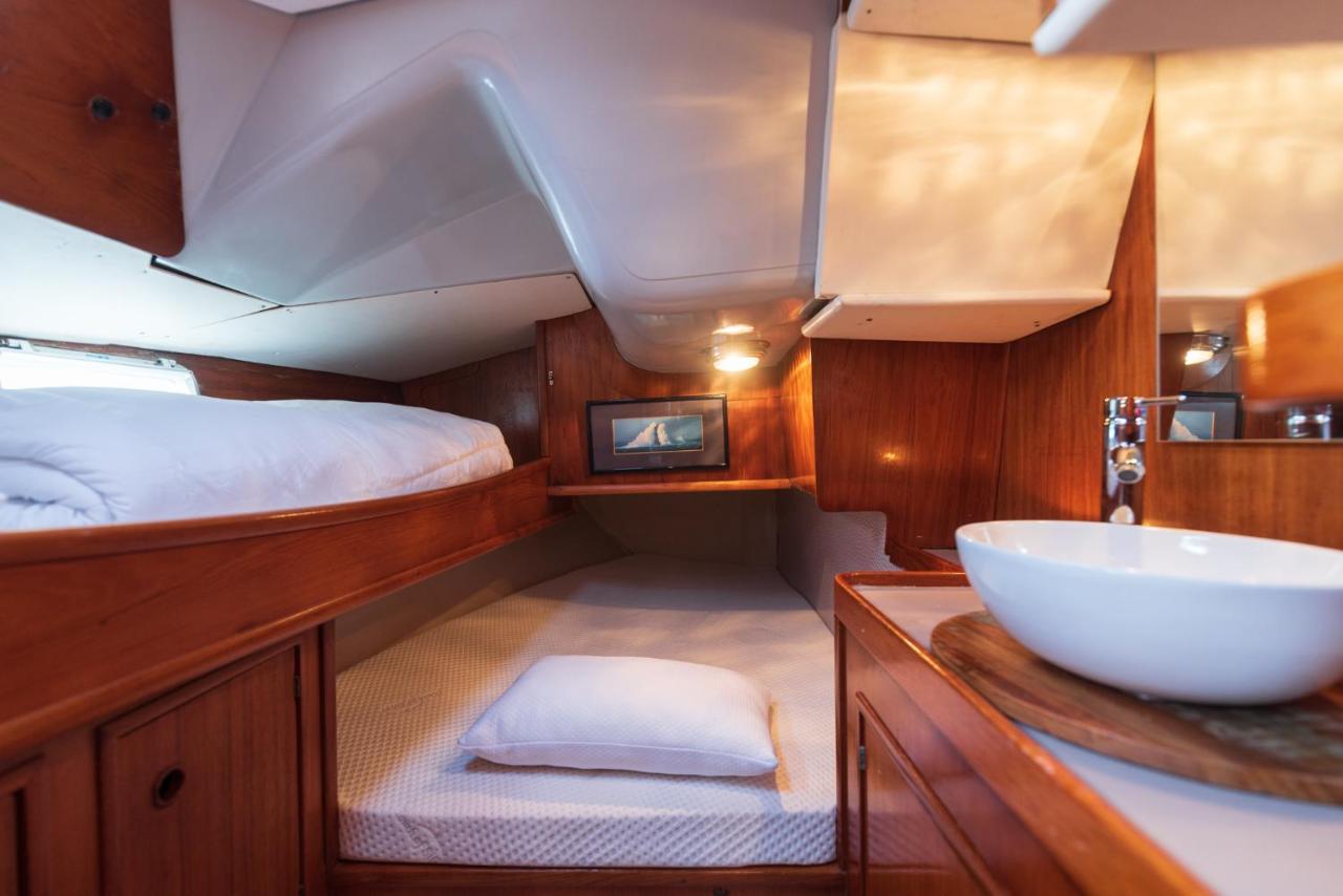 Nuit Sur Un Bateau Hotell La Rochelle  Exteriör bild