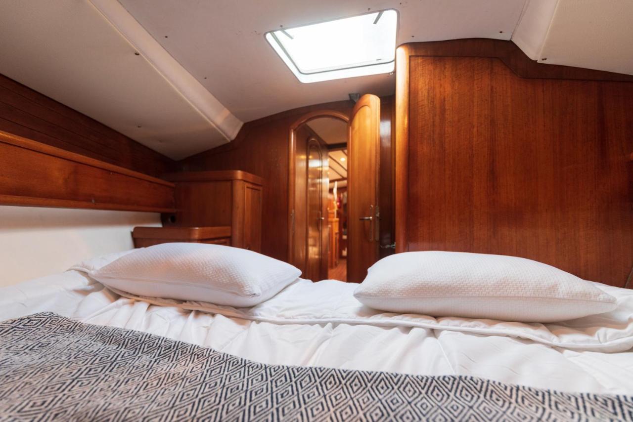 Nuit Sur Un Bateau Hotell La Rochelle  Exteriör bild