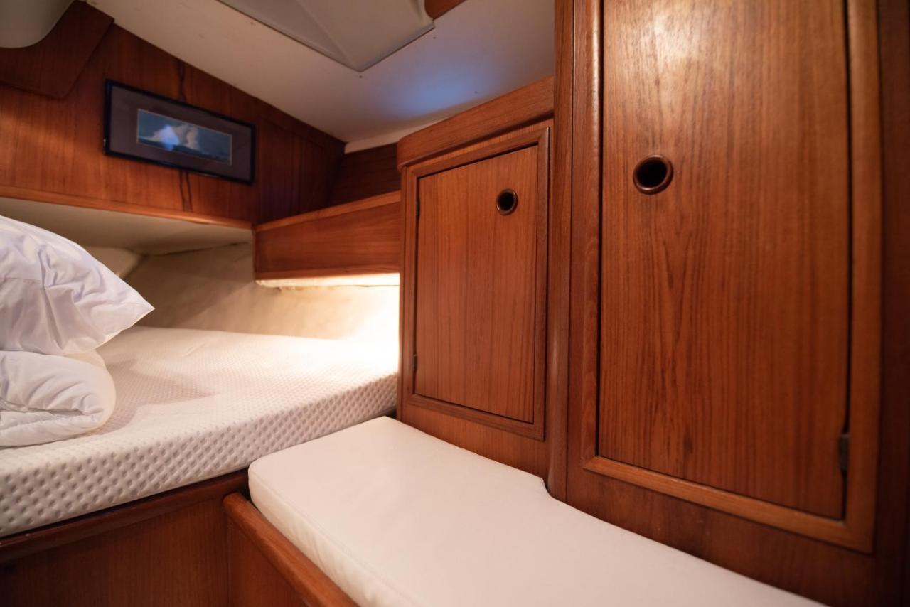 Nuit Sur Un Bateau Hotell La Rochelle  Exteriör bild