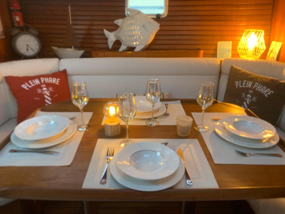 Nuit Sur Un Bateau Hotell La Rochelle  Exteriör bild