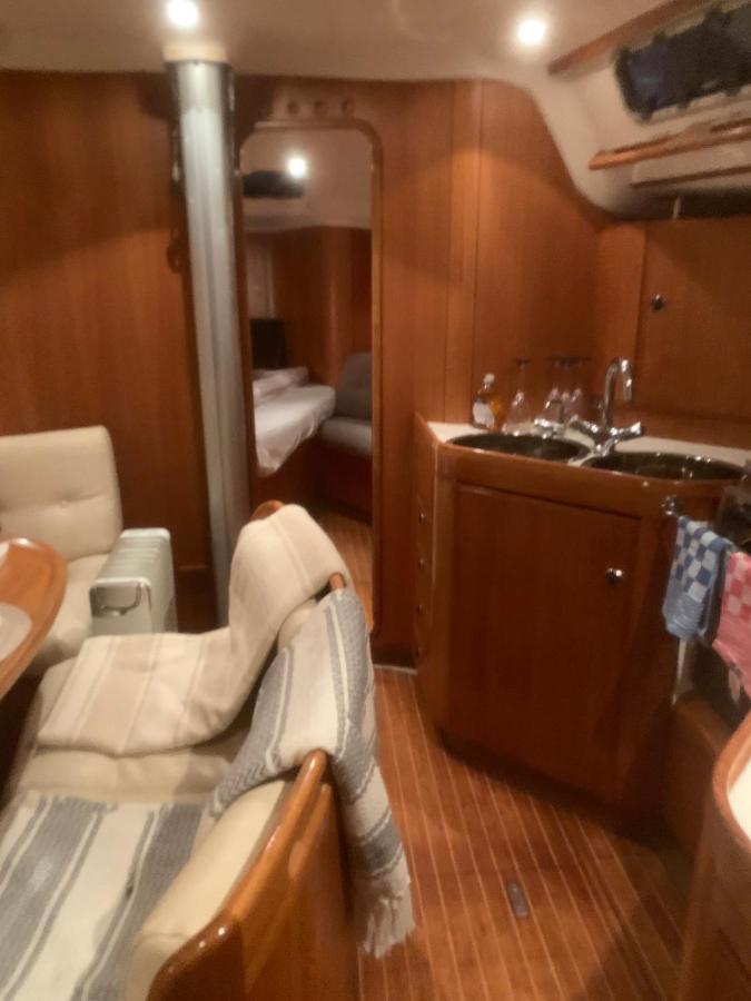 Nuit Sur Un Bateau Hotell La Rochelle  Exteriör bild